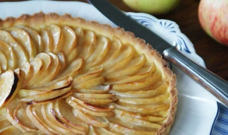 Hauchzarte Apfel-Tarte aus Frankreich mit Äpfeln und feinem Teig