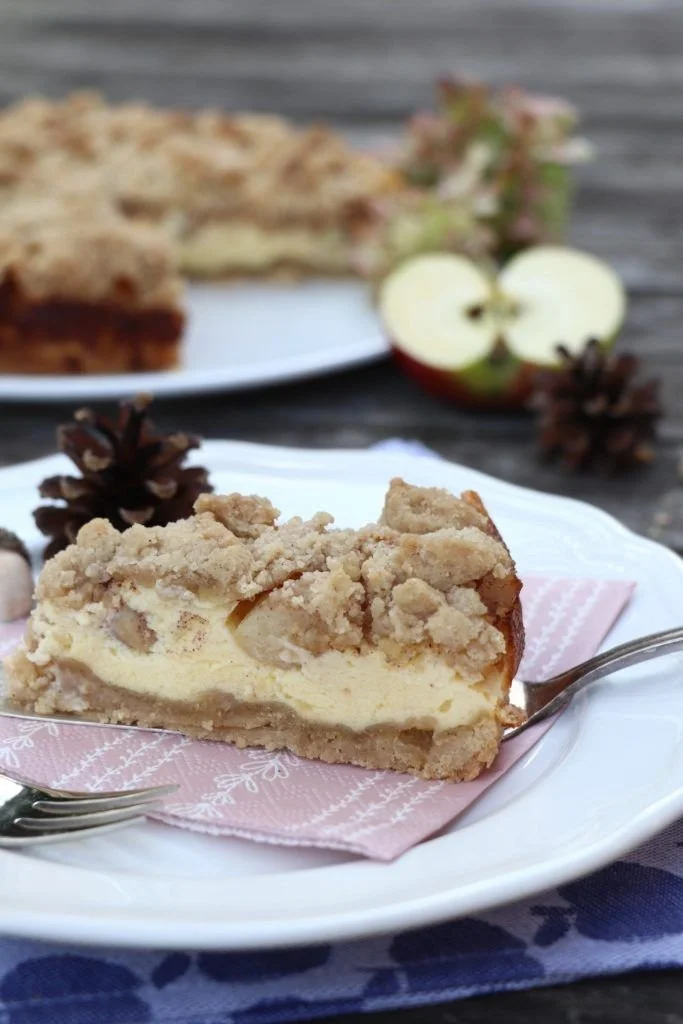 Herbstlicher Apfel-Käsekuchen mit Streuseln auf Lavendelblog