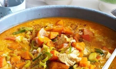 Kürbis-Hähnchen-Topf mit saftigem Hähnchen und frischem Kürbis