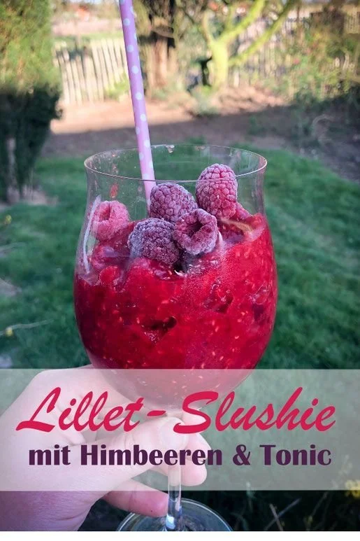 Lillet-Slushie mit Himbeeren, ein erfrischendes Getränk für Sommerpartys.