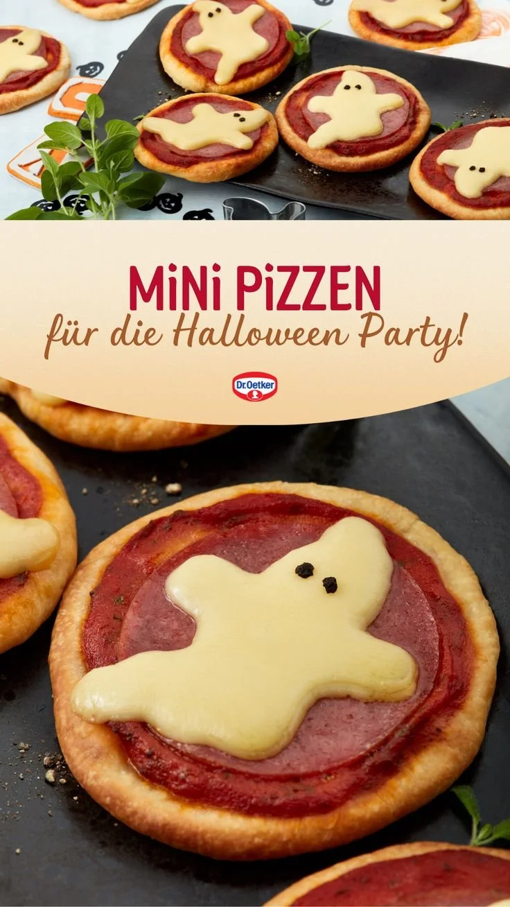 Mini Pizzen in Form von Halloween-Motiven für die Halloween Party 2024