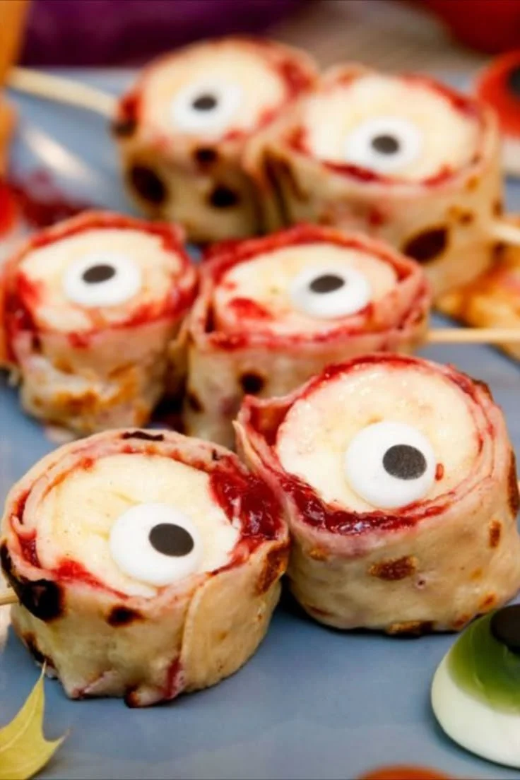 Pfannkuchen mit Monsteraugen für Halloween Buffet
