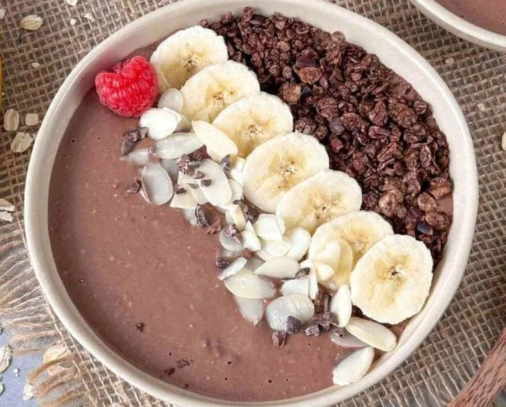 Schoko Smoothie Bowl als gesunde Frühstücksidee für die ganze Familie