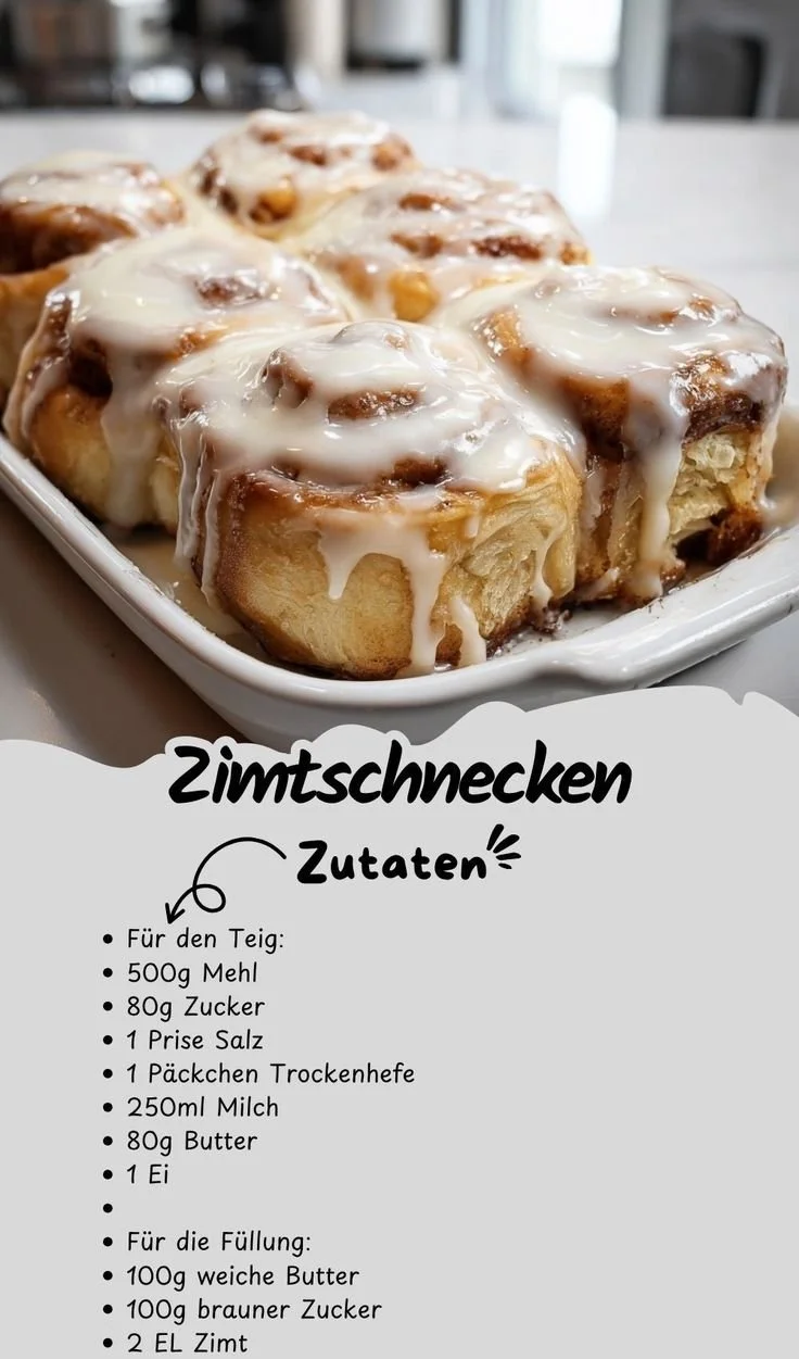 Hausgemachte Zimtschnecken mit Zimt und Zucker auf einem Teller